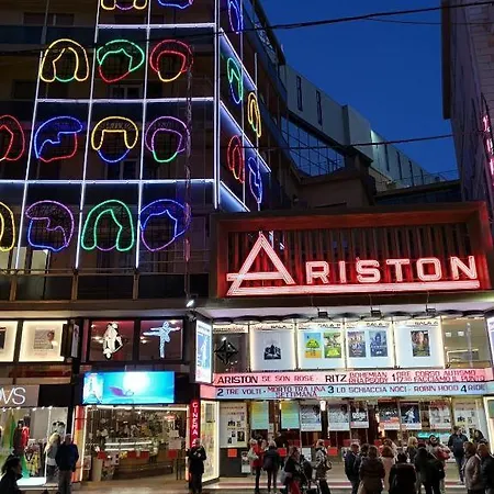 Class Old Fashion Apartment *