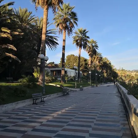 Class Old Fashion Apartment *