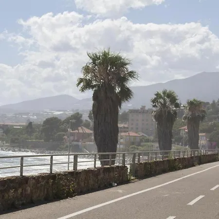 Class Old Fashion Apartment