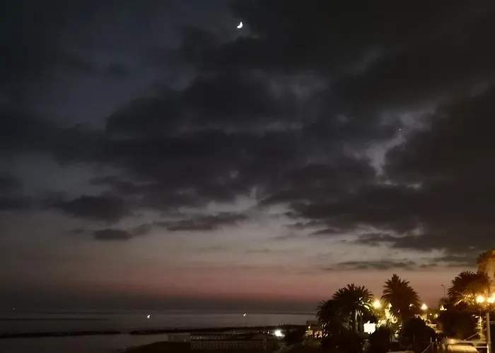 Class Old Fashion Apartment *